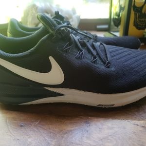 Women's 10.5 Nike air zoom structure running shoe